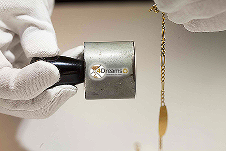 How to tell if it's gold - sticks to the magnet